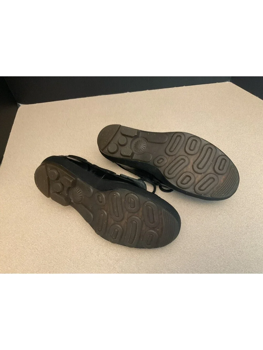 Womens UGG Australia Ashdale Black Waterproof Sherpa Lined Duck Shoes. Size 8.5